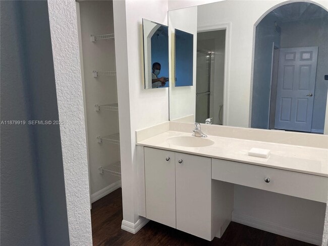 Building Photo - 2904 NW 33Rd Terrace