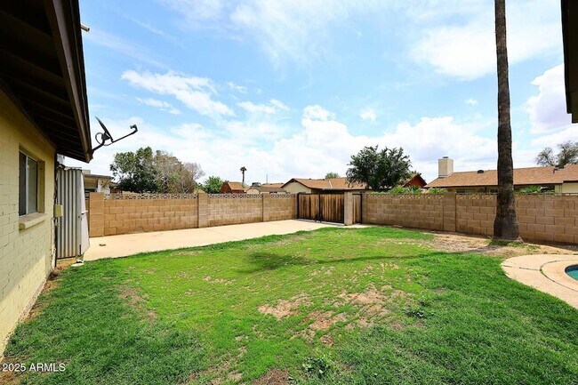 Building Photo - 617 E Calle Bolo Ln