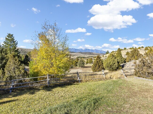 Building Photo - Hillside Hideaway in Historic Virginia Cit...