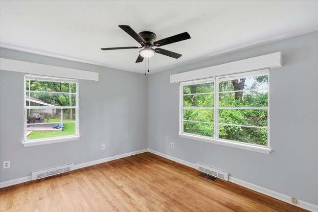 Building Photo - Spacious 4BR Home in Clinton School District with Multiple Living Areas