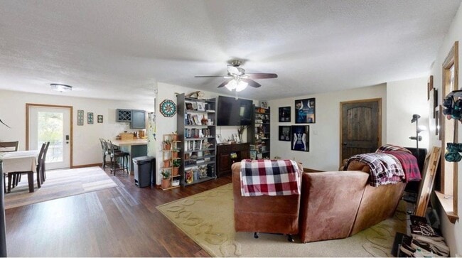 Building Photo - 2836 WI-27