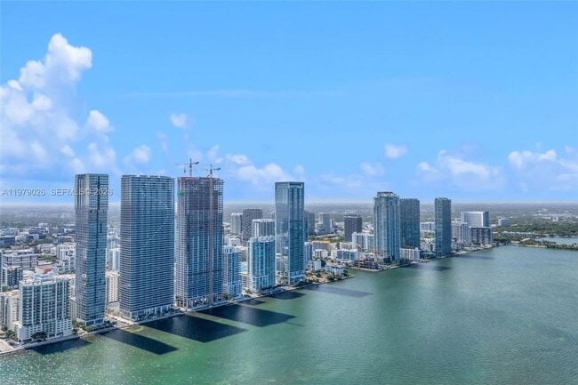 Building Photo - 700 NE 24th St