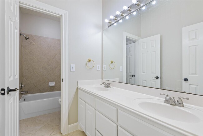 Building Photo - 2635 Katie Harbor Dr