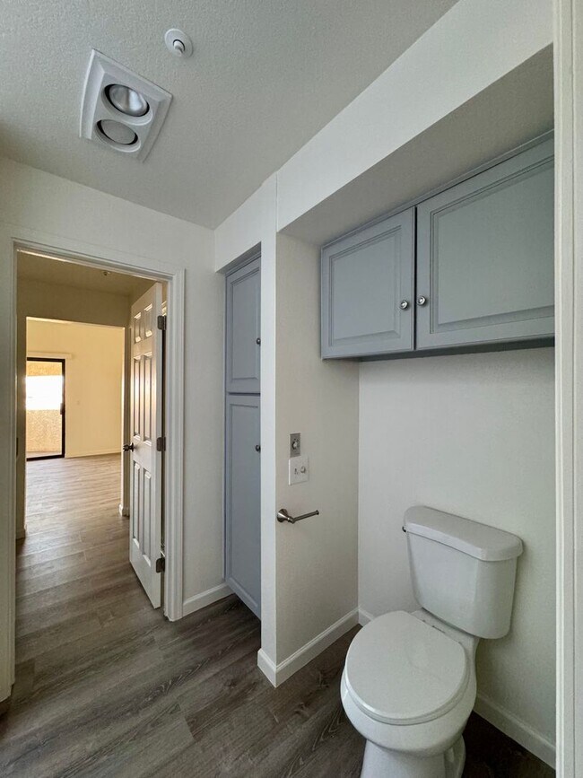 Building Photo - Stunning Remodeled 3-Bed Condo with River & Casino Views!