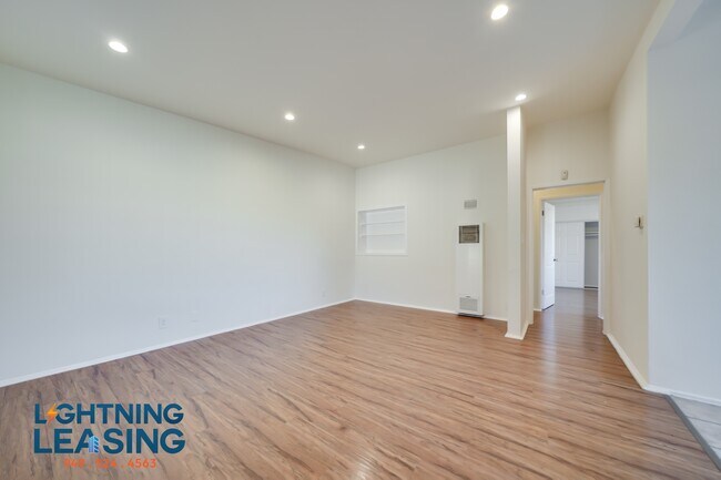 Building Photo - 1321 N Harvard Blvd