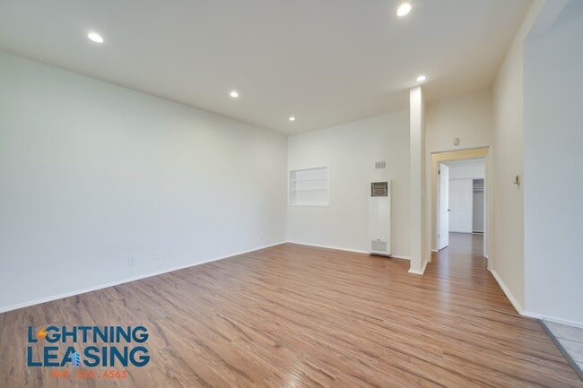 Building Photo - 1325 N Harvard Blvd