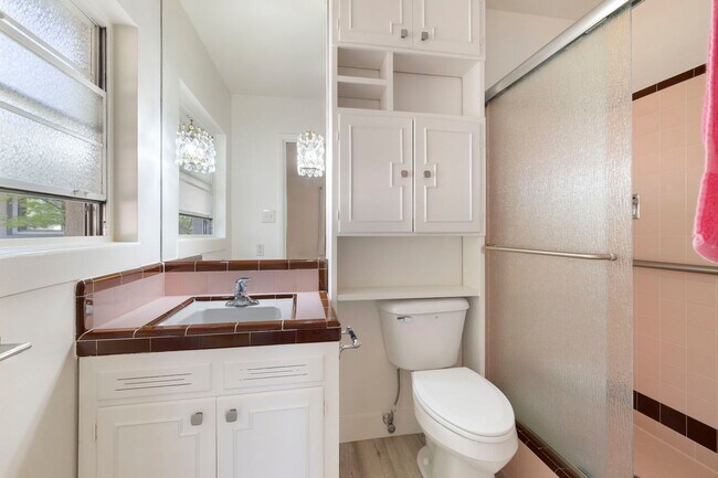 Building Photo - Reburbished 3bd/2ba, 2,275 sq ft home in C...