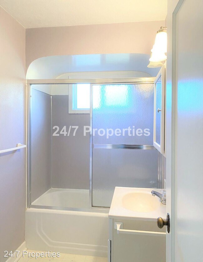 Building Photo - 2 br, 1 bath House - 1365 Pearl Street NE