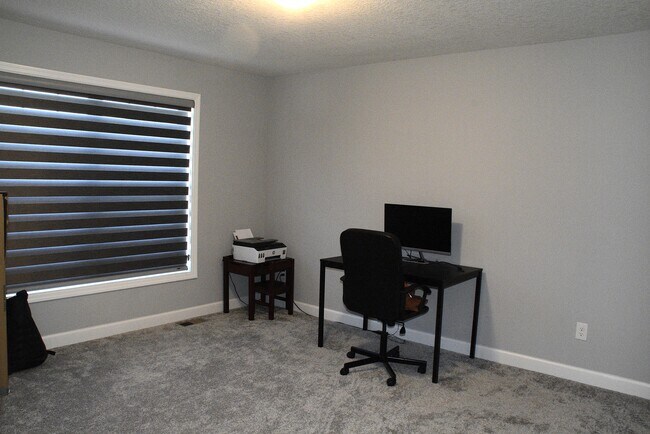 Building Photo - 1566 Edgebrook Ln