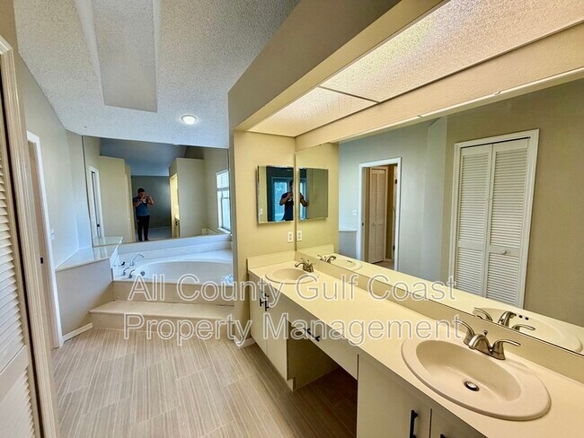 Building Photo - 4935 82nd Pl E