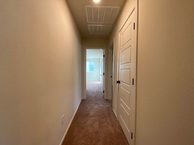 Building Photo - 4 BED 3 BATH Townhome, 1 LOFT, 2 GARAGES, GATED!