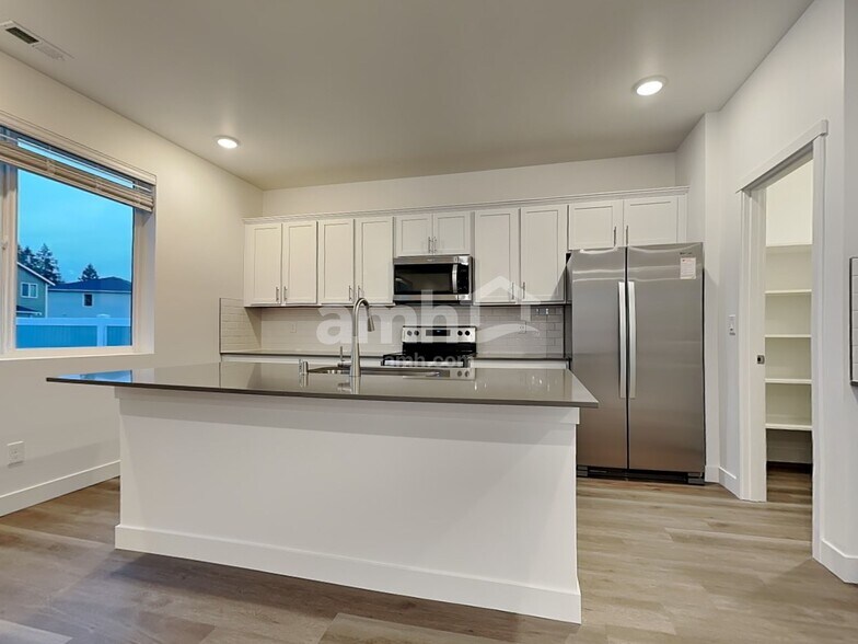 Building Photo - 8006 Katriel Ct SW
