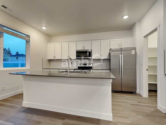 Building Photo - 9397 W Shumard St