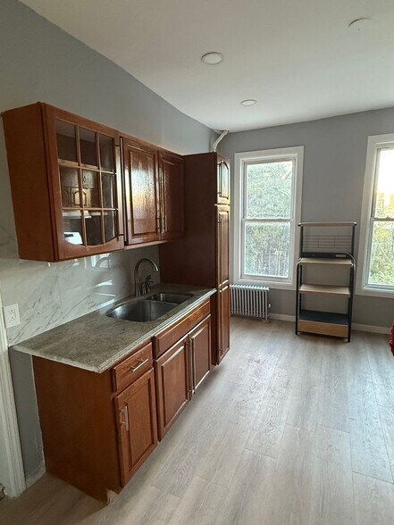 Building Photo - 189 Sheridan Ave