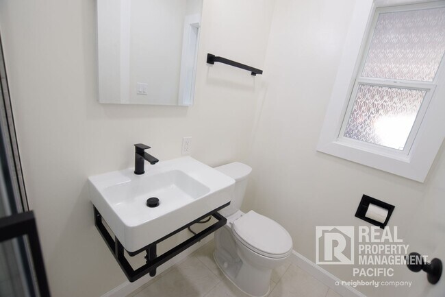 Building Photo - 3-Bedroom Retreat with Expansive Backyard ...