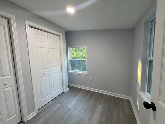 Building Photo - 407 NE 19th Dr