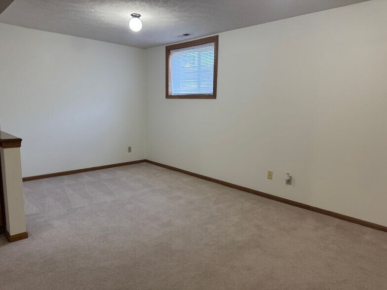 Building Photo - 5701 S 52nd St