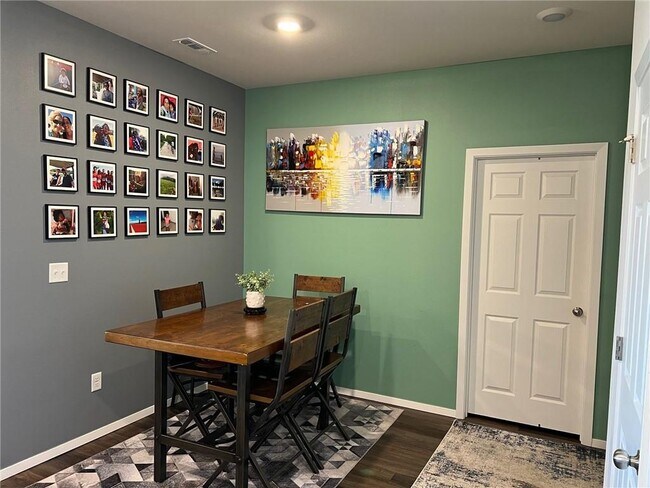 Building Photo - 2960 W McLaren Dr