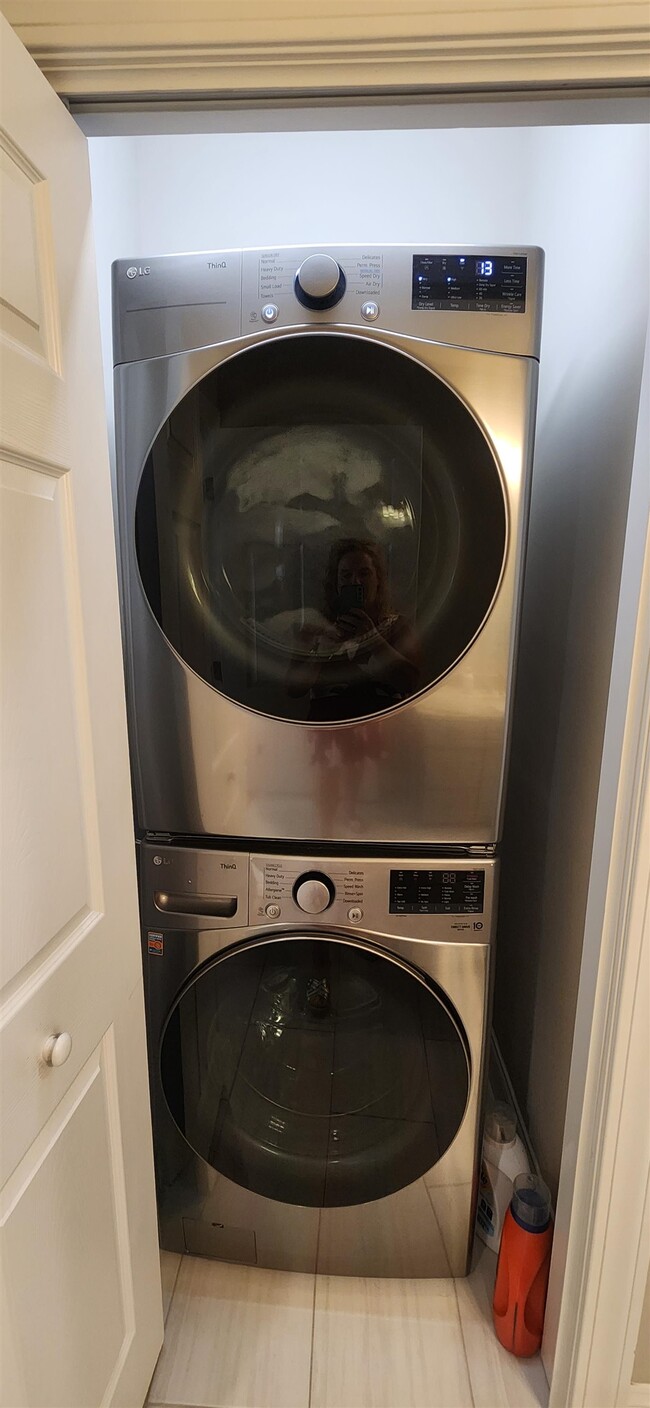 Building Photo - 25 Angel Pt Cir