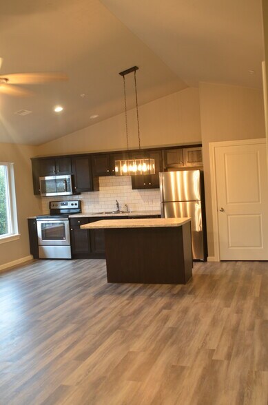 Kitchen - 301 Valley Rd