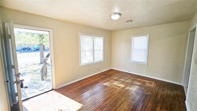 Building Photo - 913 NW 99th St