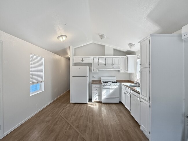 Building Photo - 1019 33rd St