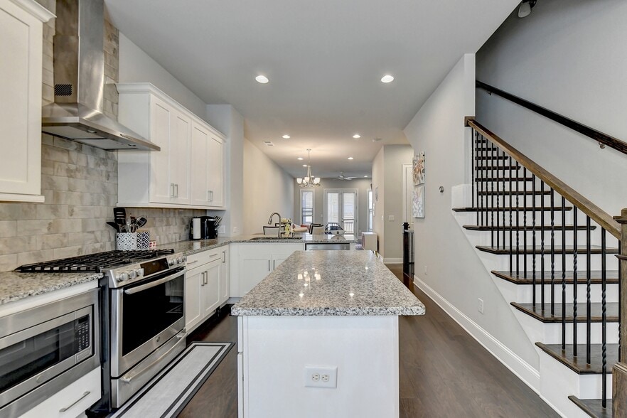 Building Photo - 4245 Deming Cir