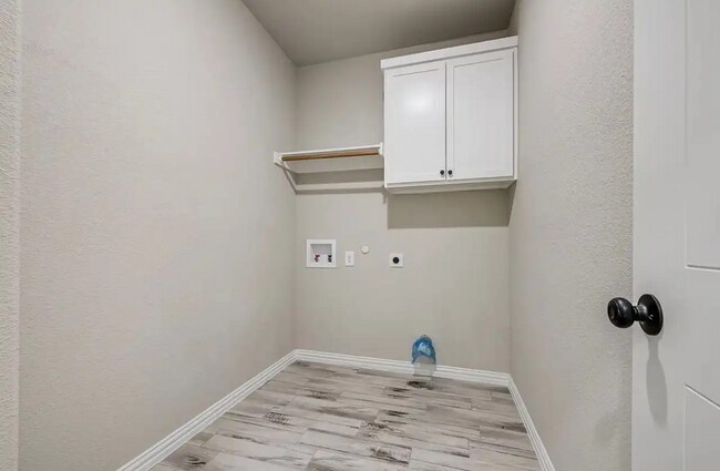 Building Photo - 5612 Black Pine Cir