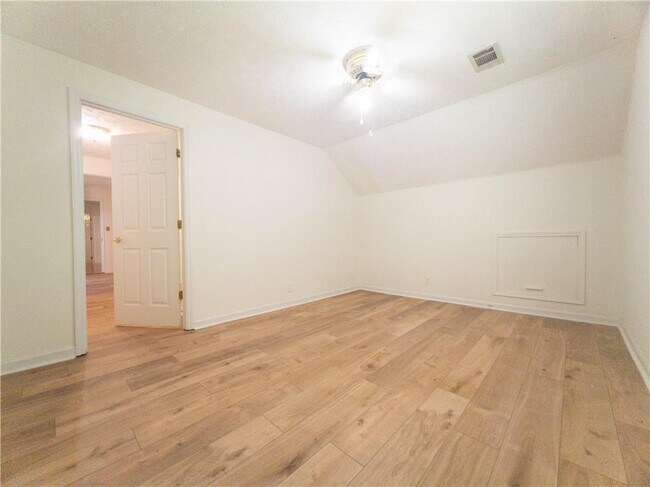 Building Photo - 965 Millbrook Ct