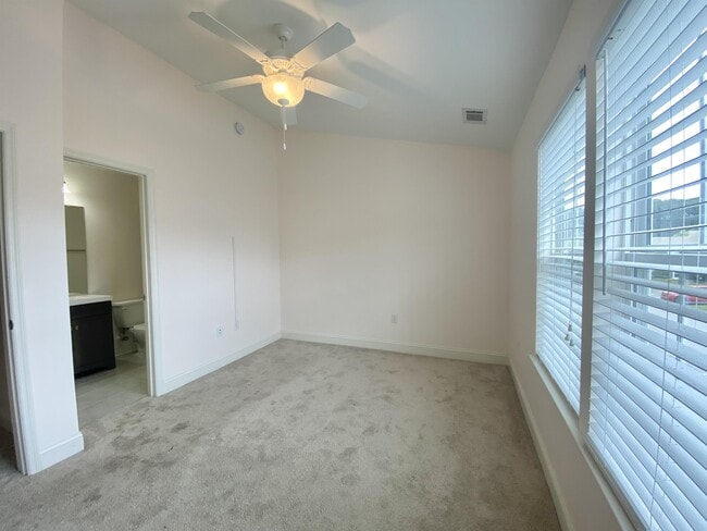 Building Photo - 157 Bella Way