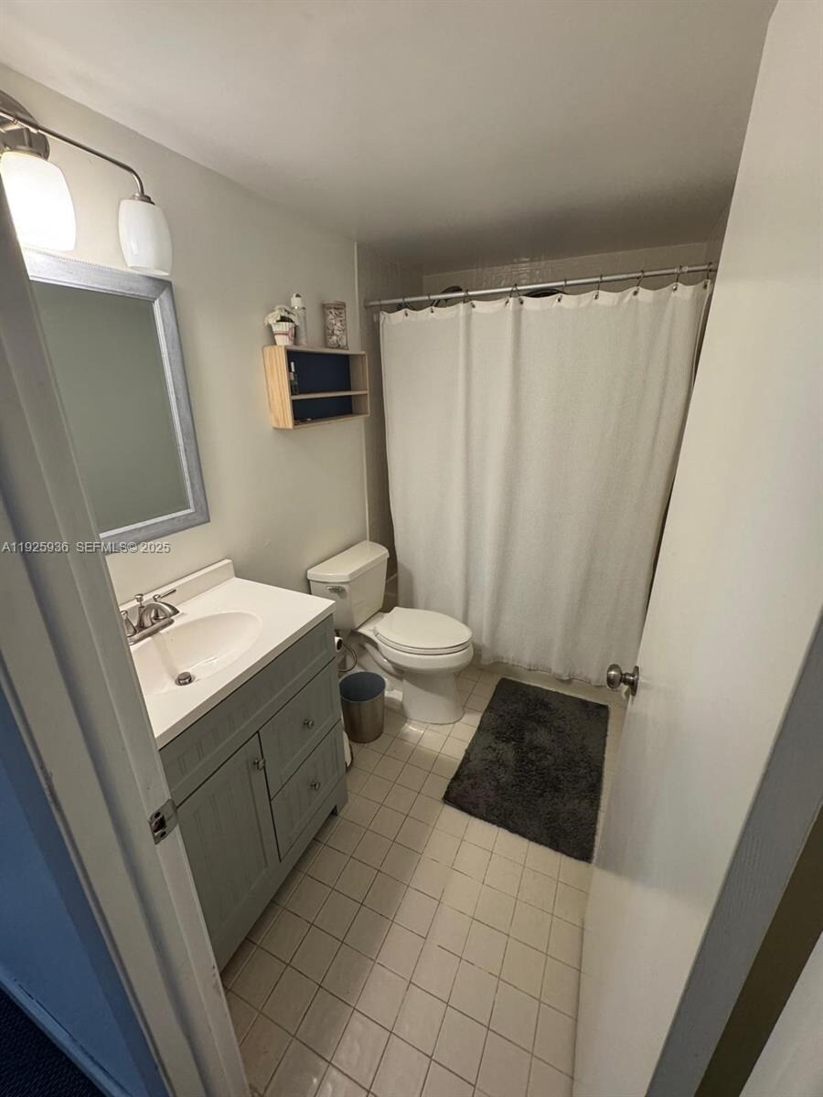 Building Photo - 10161 SW 137th Ct