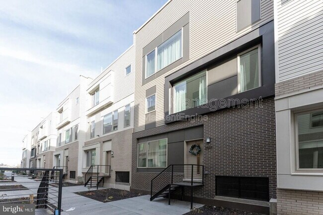 Building Photo - 2142 Kensington Walk