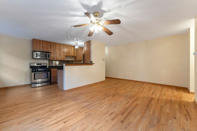 Building Photo - 313 Elgin Ave