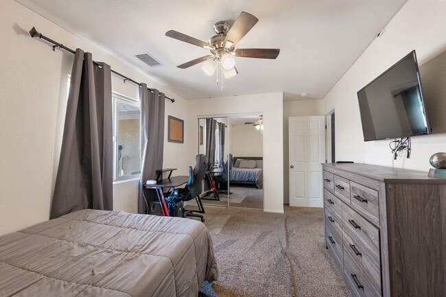 Building Photo - 57731 San Tropeze Dr