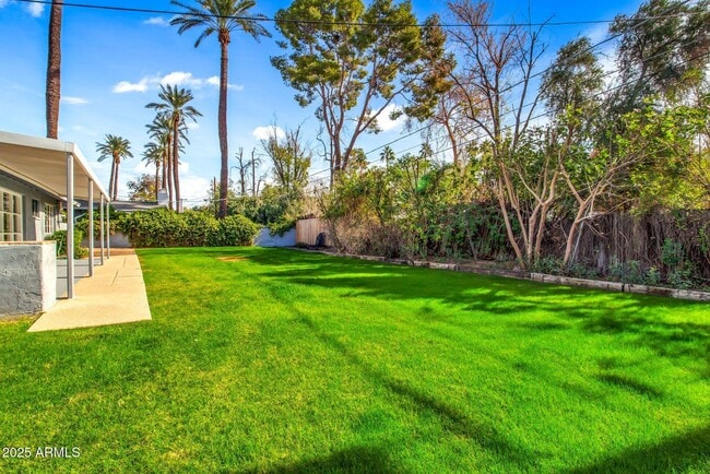 Building Photo - 4623 E Catalina Dr