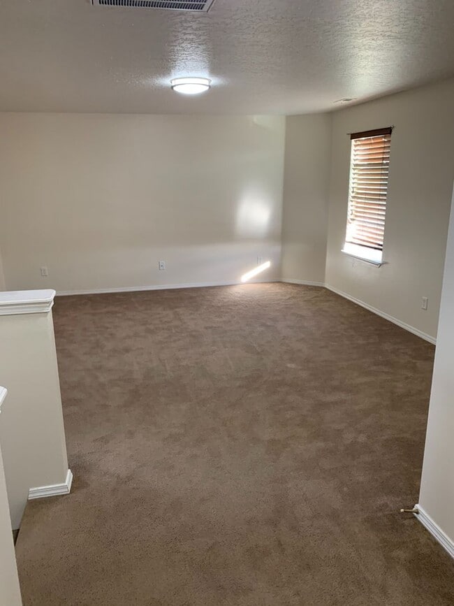 Building Photo - Great home in the Sawtooth Lakes Neighborh...