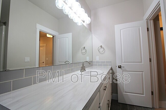 Building Photo - 2271 E Powder River St