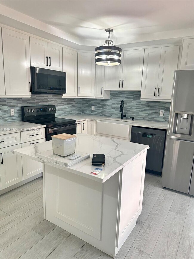 Building Photo - 9156 SW 23rd St