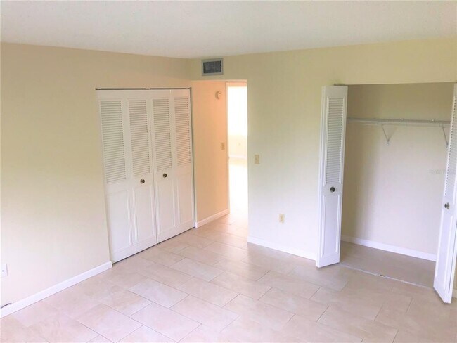 Building Photo - 4210 Ironwood Cir
