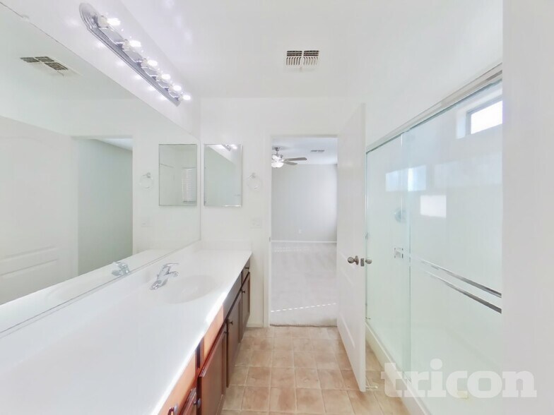 Building Photo - 1275 E Shari St