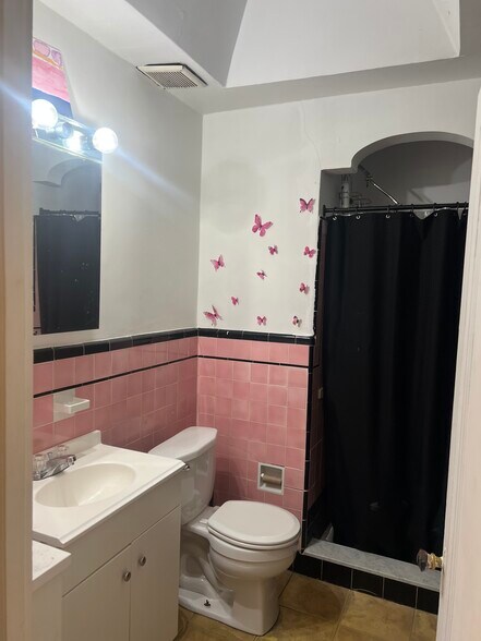 Building Photo - 6055 Frankford Ave