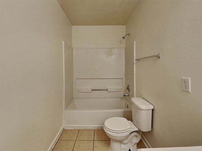 Building Photo - 409 Mystic Glen Loop