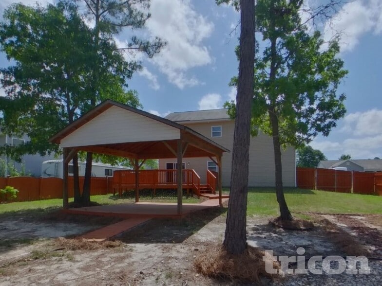 Building Photo - 18 Driftwood Ave