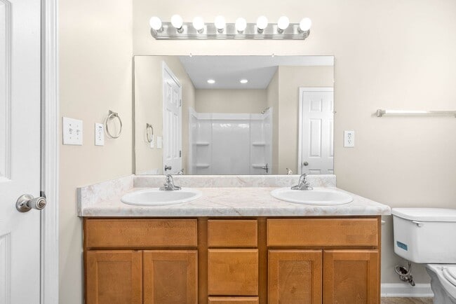 Building Photo - Pet Friendly Three Bedroom with Bonus!