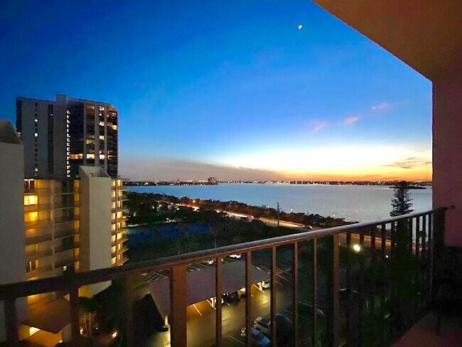 Building Photo - 5420 N Ocean Dr