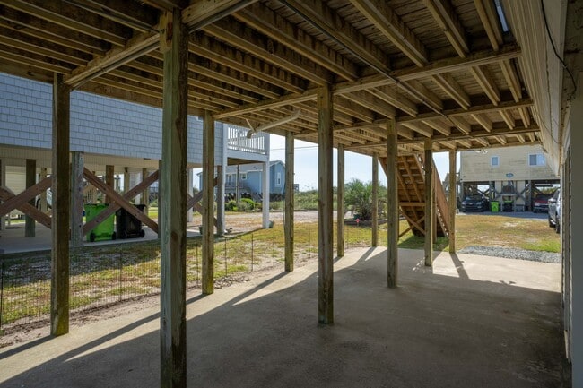 Building Photo - Ocean View 2BR/2BA Home – Updated Bath, St...