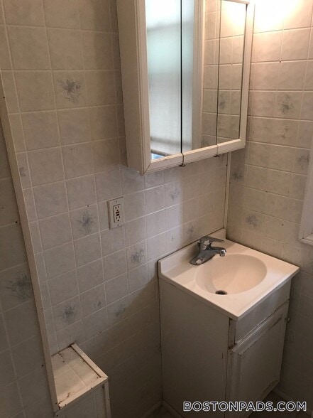 Building Photo - 20 Howell St