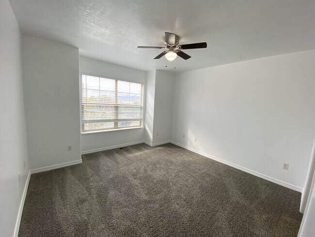 Building Photo - 598 E 1590 S