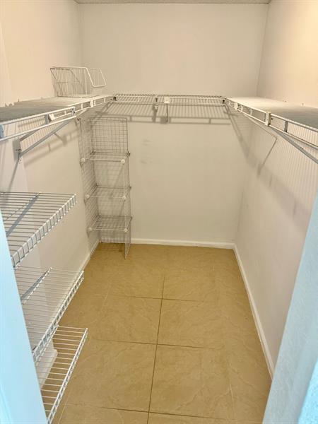 Building Photo - 9657 Riverside Dr