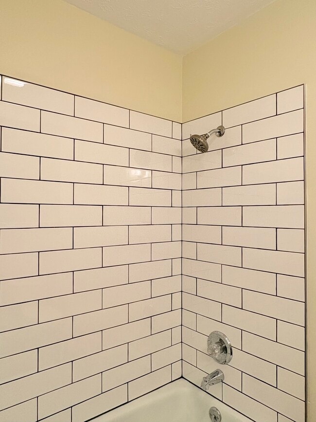 Building Photo - 1232 N Sunrise Dr